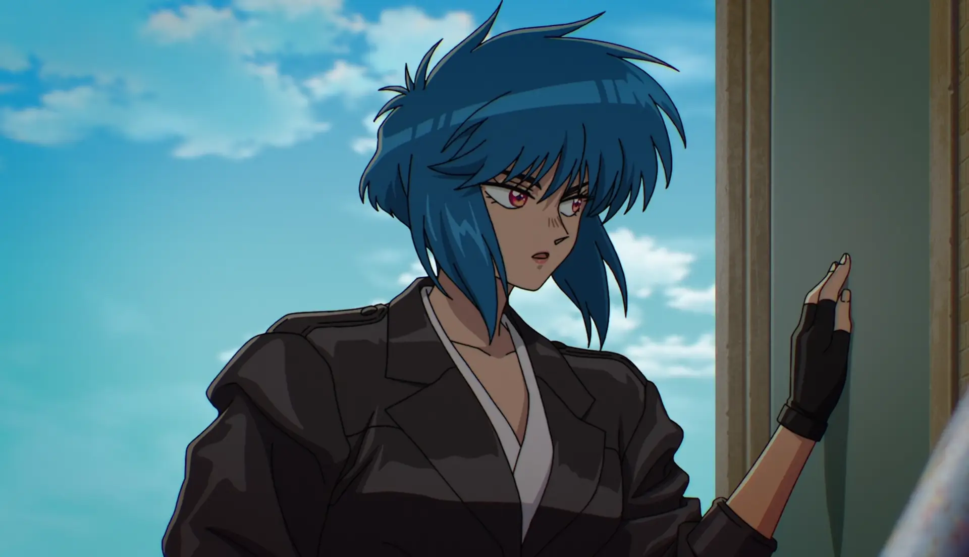 This is more similar to her usual style and still feels 'heavy' compared to the usual Motoko. I guess we got spoiled by those body suits.