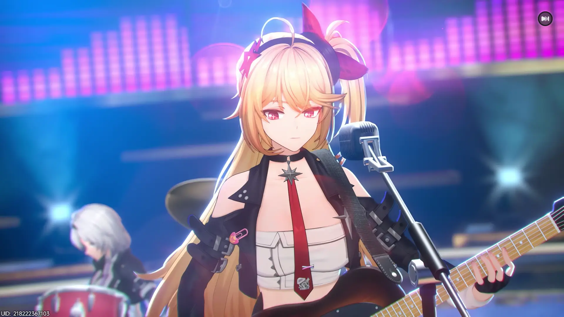 Akane's stage outfit is also absolutely gorgeous. Shame they didn't create new outfits for the other members too...