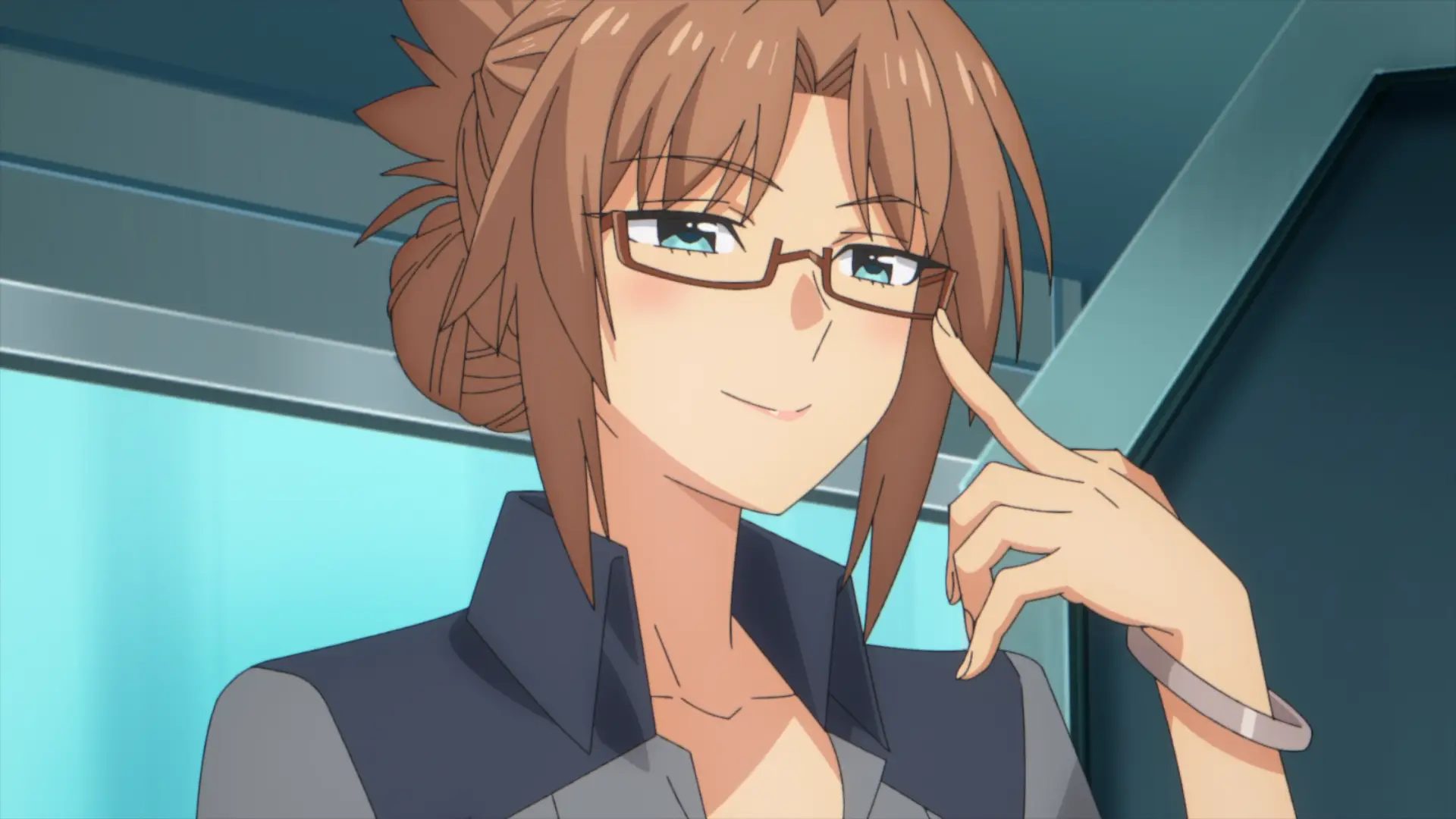 Nice oneesan, but I wonder if she's a recurring character or just a one off for a few episodes. She seems 'heroine level'...