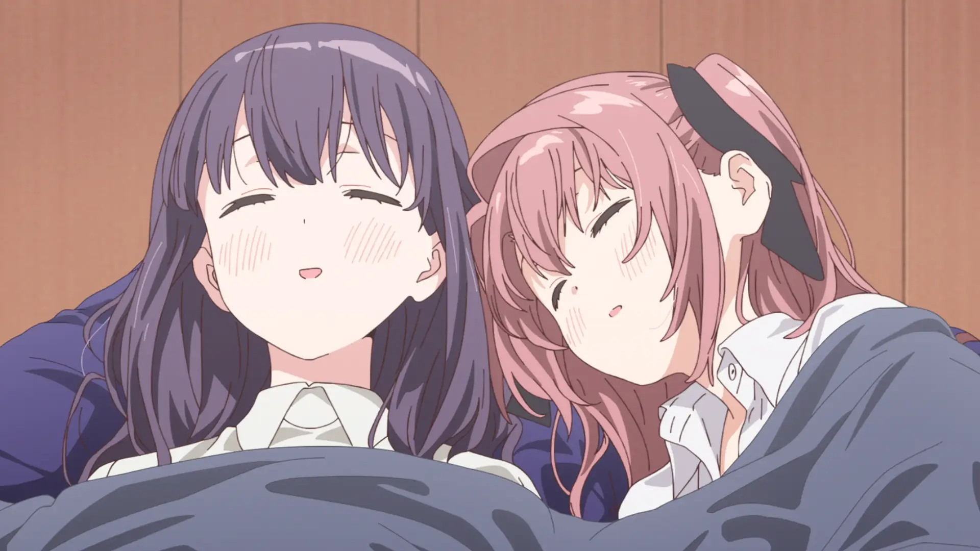 Absolutely adorable sleeping scene with Botan and Kanade side by side. They look so happy when sleeping.