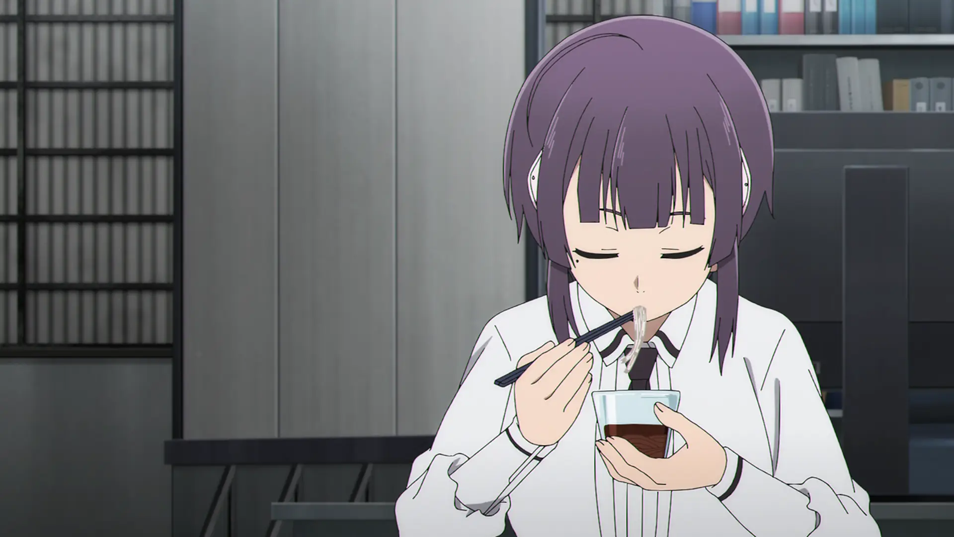 What does Hana even does? Like she's done nothing useful for the entire of the series aside from being 'the second cute girl'.