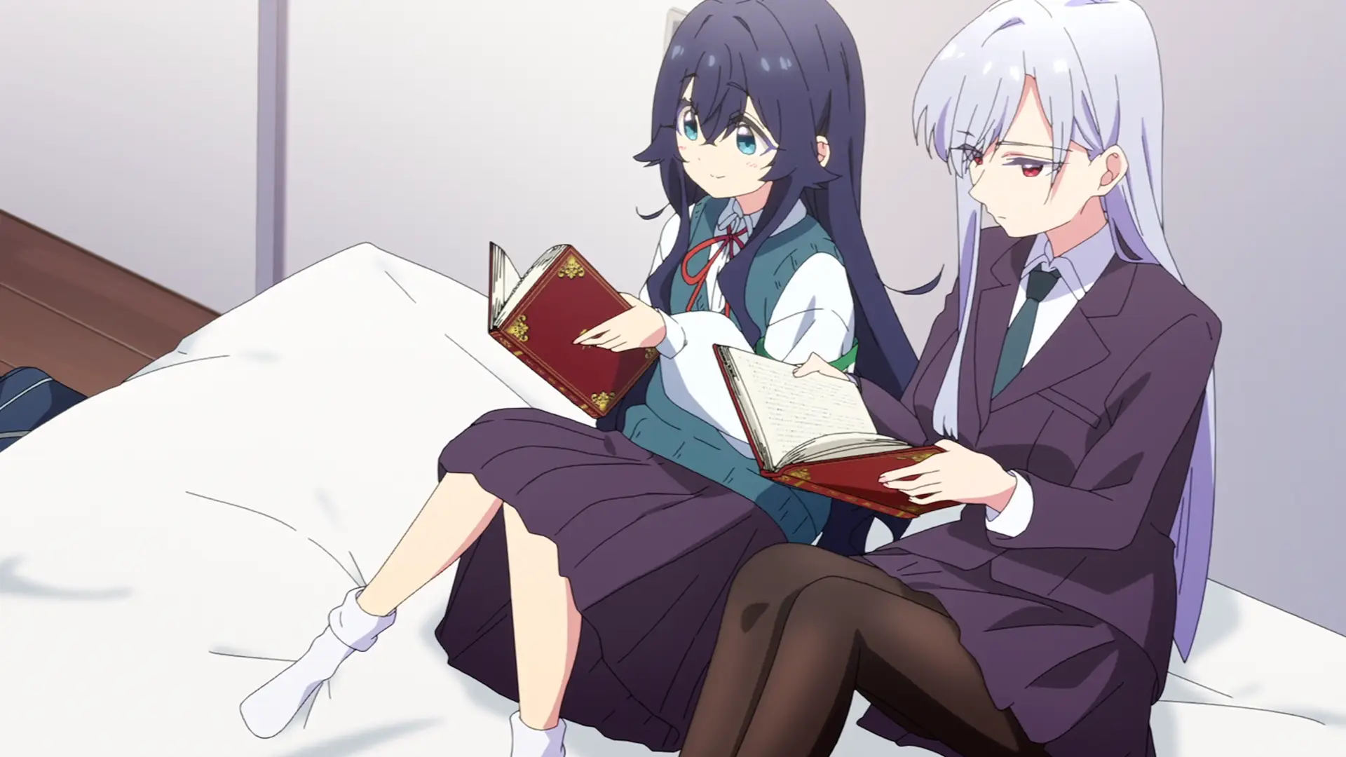 Just sitting side by side and reading a book, that's quite cute and I love how you can stay there and just read without talking.