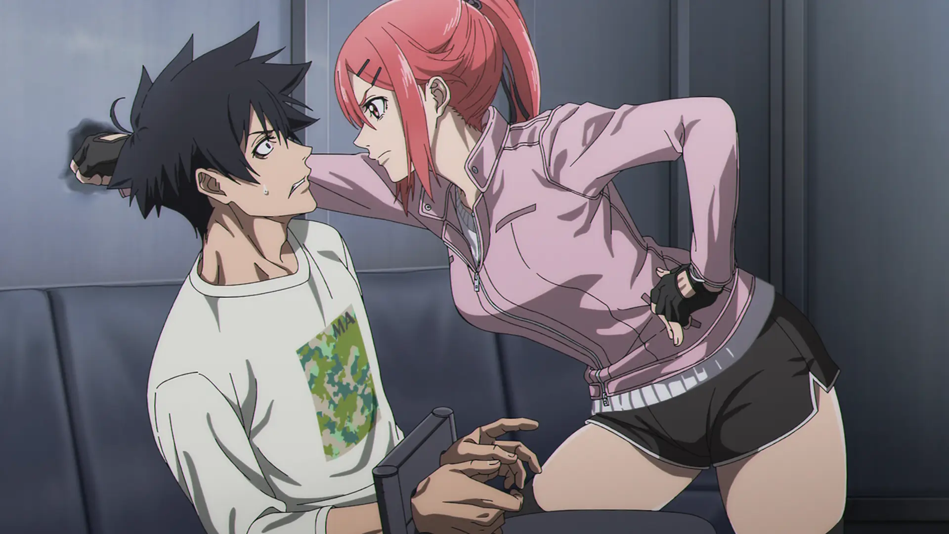 Stop getting that closer Ichika, your appearance must have a huge impact on poor Jirou. He's just a man you know?!
