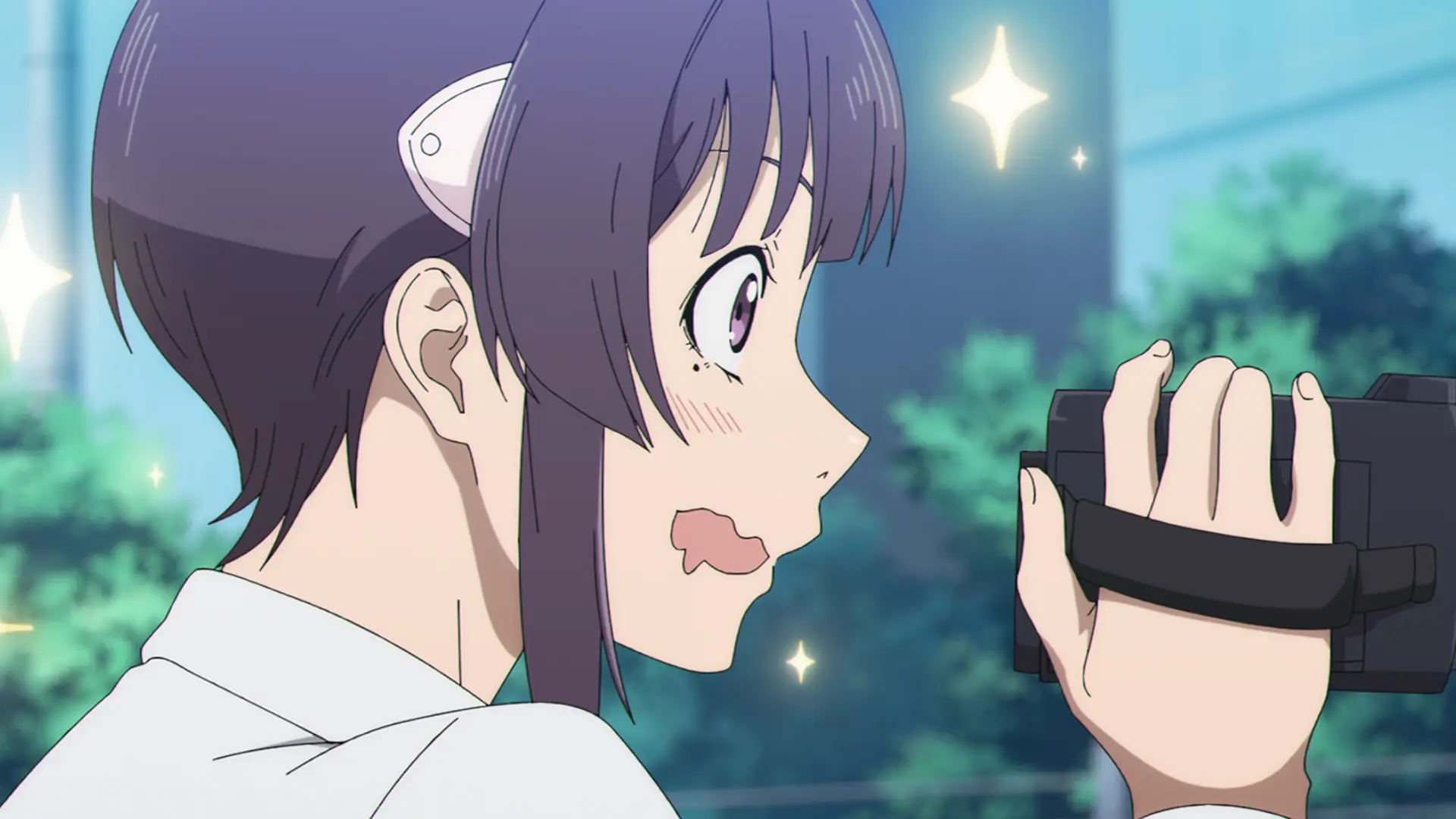 The scene making me think that Hana might be a fujoshi. You don't make that face unless you're very interested in what's happening...