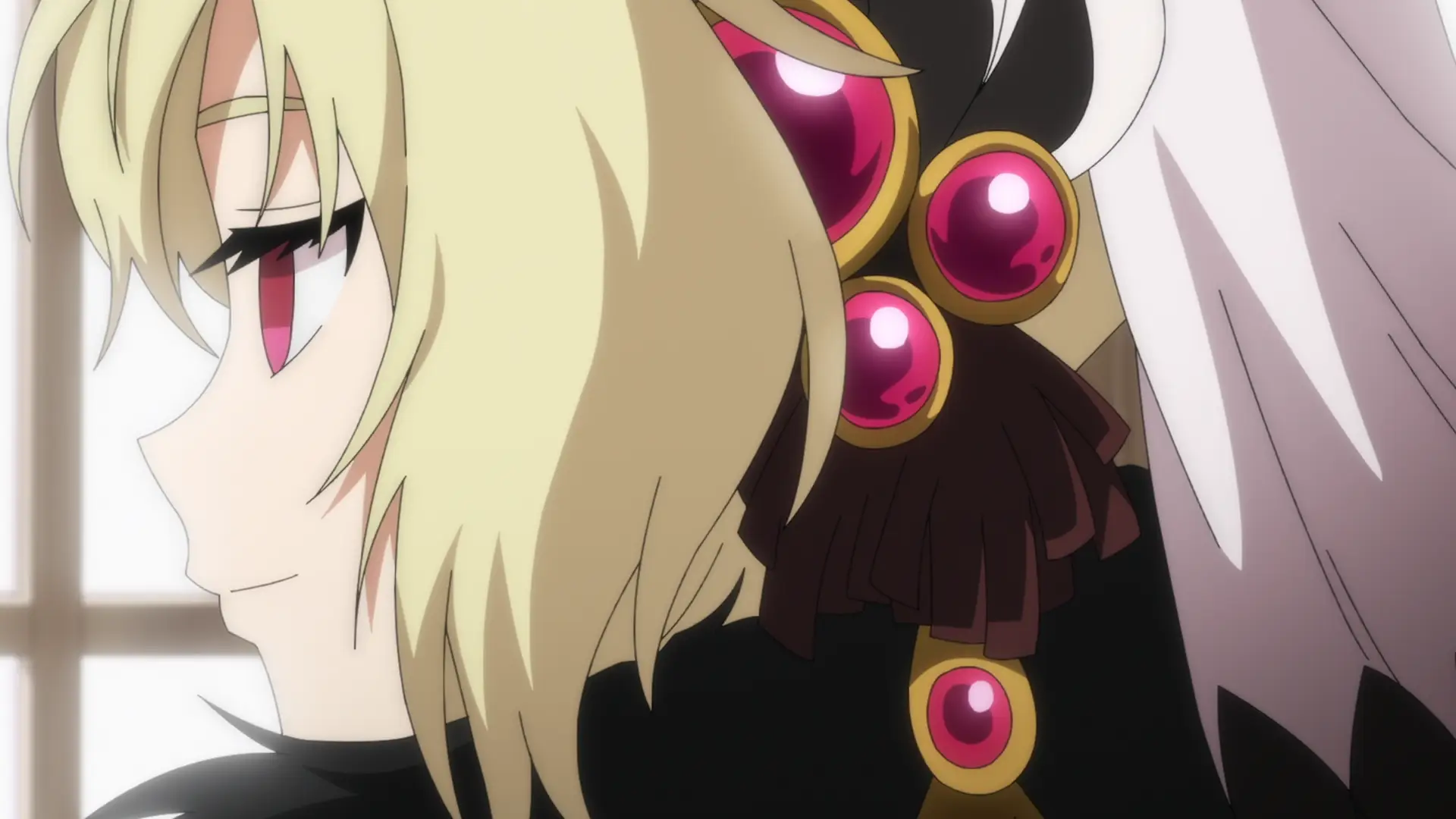 Lord Storm Coffin still looks just as beautiful as we remember her. Hopefully they don't kill her off