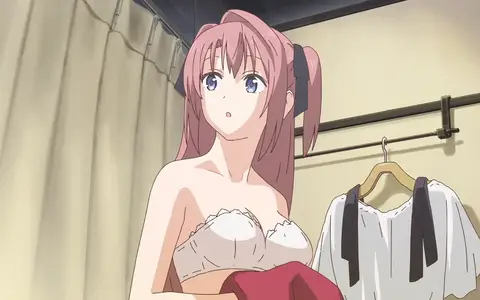 Kamiina is quite big, I wouldn't have noticed from her usual clothes. She's a stark contrast compared to Ibuki