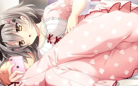 Ame in pajama on the bed watching her phone. I still debate if that is the right pose to relax on bed, but who am I to judge? Lead the way Ame!